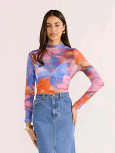 Mink Pink: MINK PINK Sommer Mesh Skivvy Top