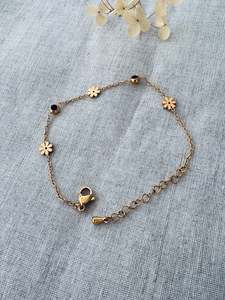 Twigg Jewellery: TWIGG JEWELLERY Daisy Charm Bracelet