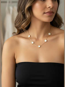 Twigg Jewellery: TWIGG JEWELLERY Clover Necklace Pearl