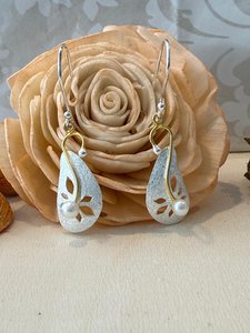 Products: Sterling Silver Leaf Shape Earrings with Freshwater Pearl & Gold Detail - The Chunky Jeweller