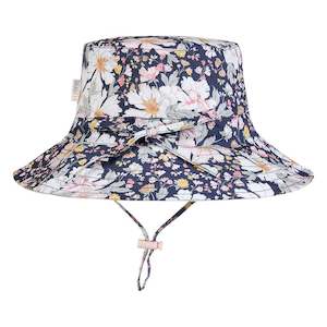 Sunhat Yasmin / Moonlight