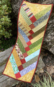 Christmas: Scrappy Christmas Table Runner