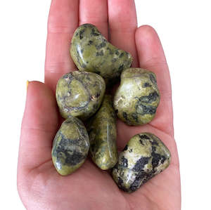 Clearance Crystals: 25-30g Serpentine $7 tumble