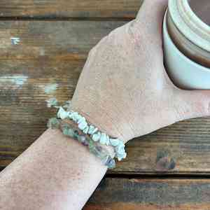 Bracelets: Bracelet Set of 2 Howlite & Fluorite