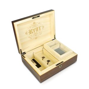 Ryot Including Kannastor: RYOT® - Humidor Combo Box - Walnut