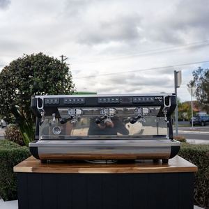 Coffee Machines: Pre Loved 3 Group Nuova Simoneli Appia XT Commercial Coffee Machine