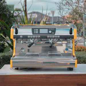 Nuova Simonelli: Pre Loved 2 Group T3 Multiboiler Nuova Simoneli Aurelia Coffee Machine