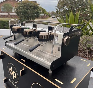 CUSTOM Ex Demo Synesso MVP HYDRA 3 Group Commercial Coffee Machine