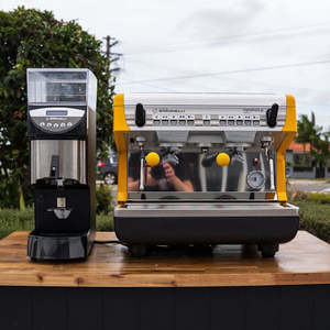 Package Deals Home: Appia II 10 Amp Yellow Café Machine + Mythos Electronic Grinder
