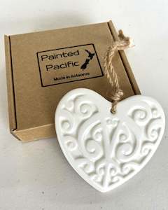 Ceramics: Ceramic Heart Kowhaiwhai - White - Medium
