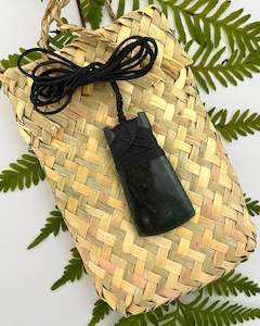 Accessories: Greenstone - Pounamu - Toki Pendant Medium