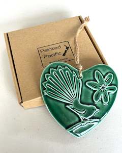 Ceramics: Ceramic Heart Fantail - Green - Large