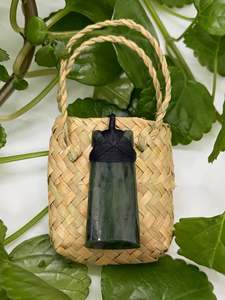 Kiwiana: Greenstone | Pounamu Toki Pendant - Medium