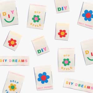 Kylie The Machine: DIY DAISY LABELS 8 PACK