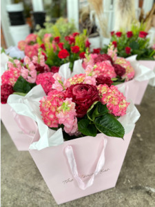 Products: Hydrangea Signature Bag