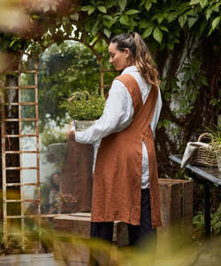 Kitchen Linen: Cross Back Apron – Tobacco