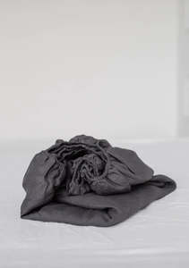 Linen Fitted Sheet: Slate Linen Fitted Sheet | Made in Europe