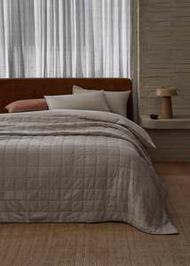 Quilts Bed Covers: Linen Coverlet- Bone