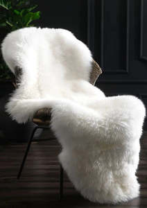 Homewares: Sheepskin Rug Ivory –  100% New Zealand wool