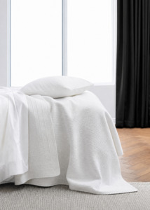 Hotel Luxury Bedding: Resort Quilted Bedspread | White