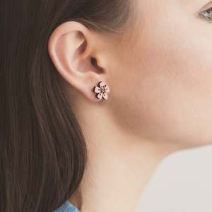 Help The Bees: Pretty Manuka Flower Studs by Natty
