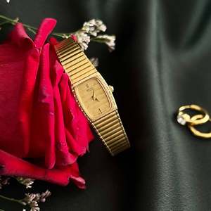 Birth Year Watches 1985: Seiko Rectangular Womens Watch with Gold Integrated Bracelet