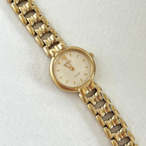 Birth Year Watches 1993: Seiko Tissé Gold Bracelet Women’s Watch