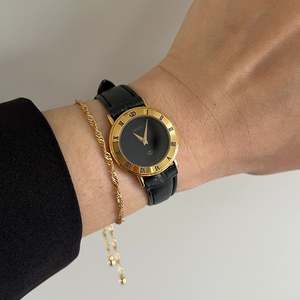 Leather Strap: Gucci Roman Bezel Black Dial Women’s Watch (2)
