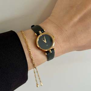 Leather Strap: Gucci Sherry Line Black Dial Women's Watch