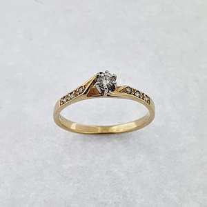 Engagement Rings: Diamond 9ct Gold Solitaire Ring