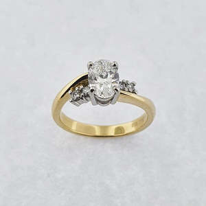 Engagement Rings: Diamond 18ct Gold & Platinum Solitaire Ring