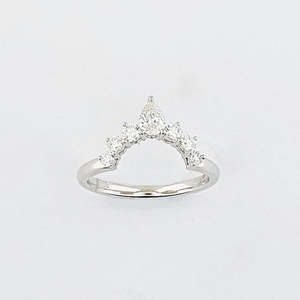 Ladies: Diamond 18ct White Gold Ring