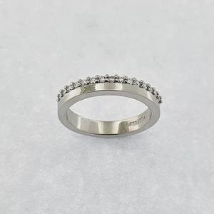 Ladies: Diamond Platinum Ring
