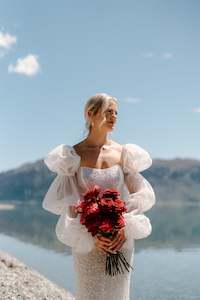 Pretty Petaly Things: Rose only wedding Bouquet