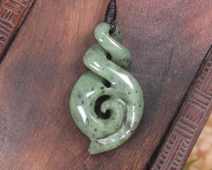 Pounamu Koru Twist: NZ Greenstone Medium Koru Twist Pendant (BN088) Hapopo Pounamu