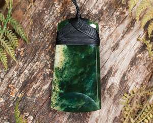 Toki Nz Pounamu: NZ Greenstone Large Toki Pendant (BM860) Flower Jade Pounamu