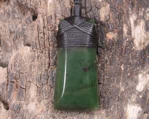 NZ Greenstone Small Toki Pendant (BK420) Kawakawa Pounamu