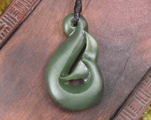 Pounamu Hei Matau Whale Tails: NZ Greenstone Medium Whale Tail Pendant (BN875) Hapopo Pounamu