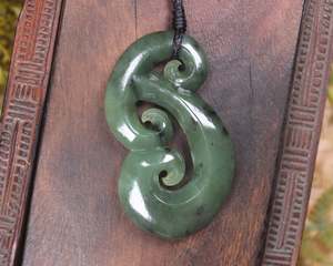Pounamu Hei Matau Whale Tails: NZ Greenstone Medium Hammerhead Pendant (BN756) Hapopo Pounamu