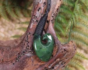 NZ Greenstone Medium Hei Matau Pendant (AX103) Kawakawa Pounamu