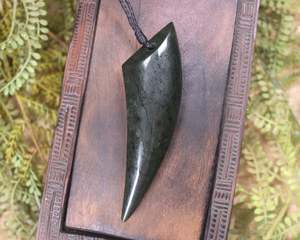 Pounamu Manaia Niho: NZ Greenstone Large Niho Taniwha Tooth Pendant (BN054) Rimu Pounamu