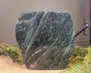 Pounamu Sculptures Touchstones: NZ Serpentine Freeform Touchstone Sculpture (BN006)
