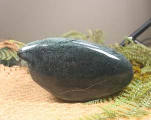 NZ Serpentine Freeform Touchstone Sculpture (BN007)