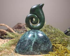 NZ Greenstone Freeform Sculpture (BM735) Rimu Pounamu