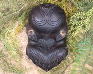 Pounamu Sculptures Touchstones: NZ Wood Wheku Mask Sculpture (BM196)