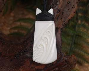 Bone Carvings Nz: NZ Bone Medium Toki with Koru Pendant (BB831)