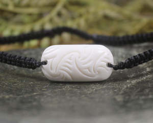Bone Carvings Nz: Bone Adjustable Cord Bracelet (BM730)