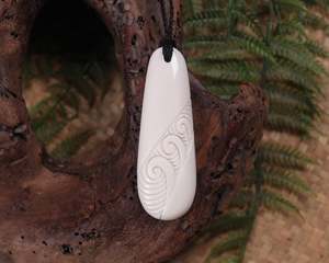 Bone Carvings Nz: NZ Bone Medium Roimata with Koru Pendant (BK930)