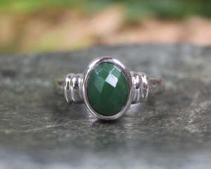 NZ Greenstone Faceted Sterling Silver Ring S8 (AZ141) Kawakawa Pounamu