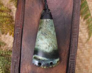Gemstone Necklace: NZ Serpentine Large Toki Pendant (BM550)